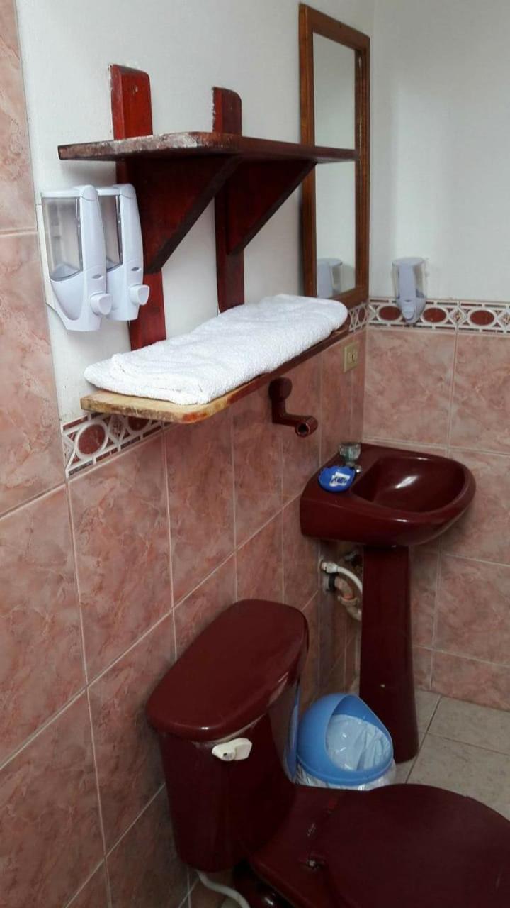 Hospedaje Sarita Puerto Villamil Buitenkant foto